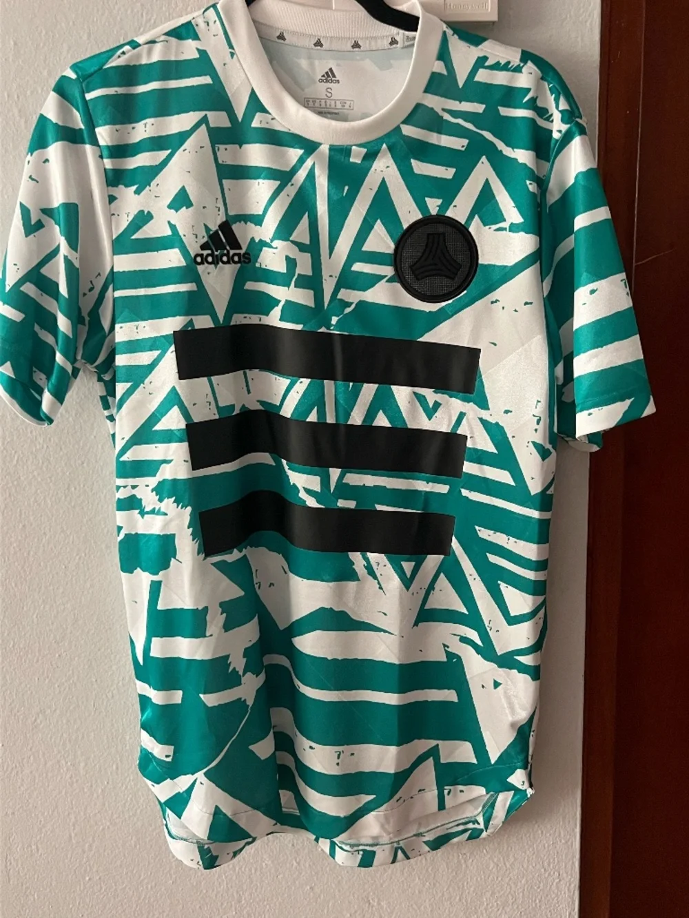 Adidas Mens Tan DNA Graphic Number #10 Men Small Green Soccer Jersey | Shirt